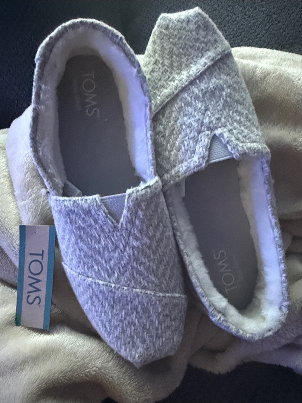 TOMS Kids Plush-Lined Slip-On Slippers in Light Gray